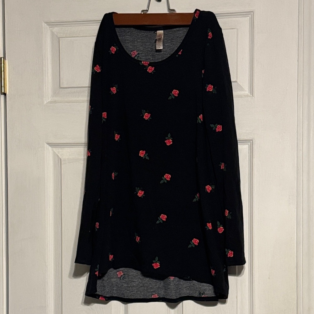 GUC LuLaRoe Lynnae Black Long Sleeve Top with Pink Floral Pattern size M
